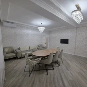 In Baku 140.0 m² apartment is for rent - Image 3
