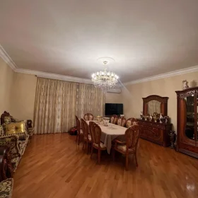 In Baku 180.0 m² apartment is for rent - Image 4