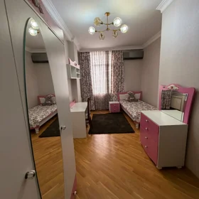 In Baku 90.0 m² apartment is for rent - Image 2