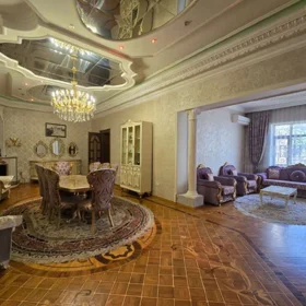 In Binəqədi rayonu 800.0 m² house with 9.0 rooms is for sale - Image 3