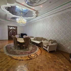 In Binəqədi rayonu 800.0 m² house with 9.0 rooms is for sale - Image 9