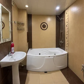 In Baku 100.0 m² apartment is for sale - Image 5