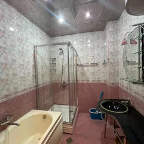 In Baku 135.0 m² apartment is for sale - Image 7