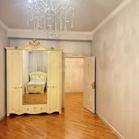 In Baku 170.0 m² apartment is for rent - Image 2
