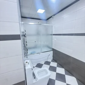 In Baku 170.0 m² apartment is for rent - Image 5