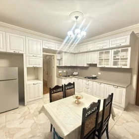 In Baku 170.0 m² apartment is for rent - Image 9