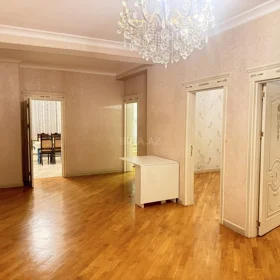 In Baku 170.0 m² apartment is for rent - Image 10