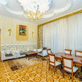 In Baku 220.0 m² apartment is for rent - Image 2