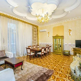 In Baku 220.0 m² apartment is for rent - Image 10