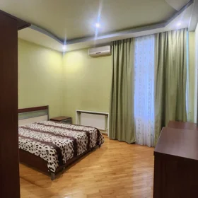 In Baku 220.0 m² apartment is for rent - Image 6