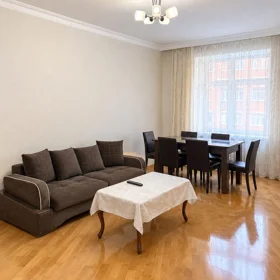 In Baku 130.0 m² apartment is for rent - Image 2