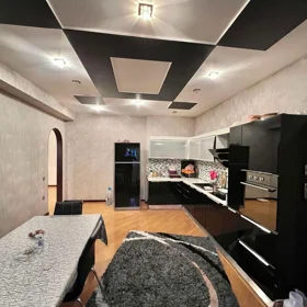 In Baku 140.0 m² apartment is for sale - Image 3