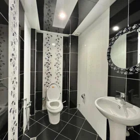 In Baku 140.0 m² apartment is for sale - Image 9