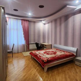 In Baku 2000.0 m² apartment is for rent - Image 3