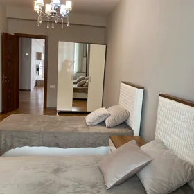 In Baku 180.0 m² apartment is for rent - Image 2