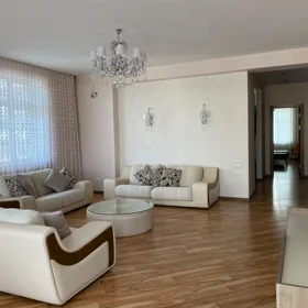 In Baku 180.0 m² apartment is for rent - Image 3