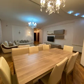 In Baku 180.0 m² apartment is for rent - Image 4