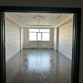 In Baku 180.0 m² apartment is for sale - Image 4
