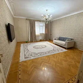 In Baku 110.0 m² apartment is for rent - Image 3