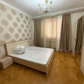 In Baku 110.0 m² apartment is for rent - Image 4