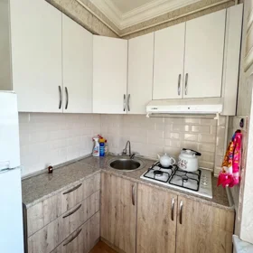 In Baku 70.0 m² apartment is for rent - Image 6
