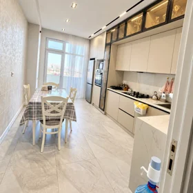 In Baku 105.0 m² apartment is for sale - Image 9