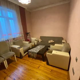 In Baku 200.0 m² house with 7.0 rooms is for sale - Image 2