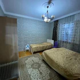 In Baku 200.0 m² house with 7.0 rooms is for sale - Image 9