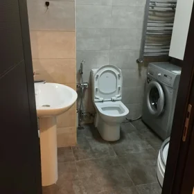 In Baku 65.0 m² apartment is for rent - Image 4