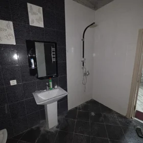 In Baku 90.0 m² apartment is for rent - Image 2