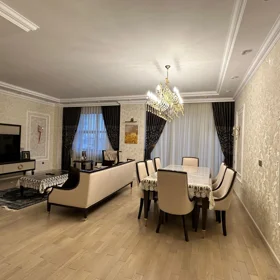 In Baku 193.0 m² apartment is for sale - Image 3