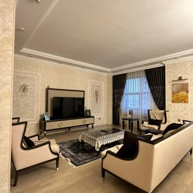 In Baku 193.0 m² apartment is for sale - Image 4