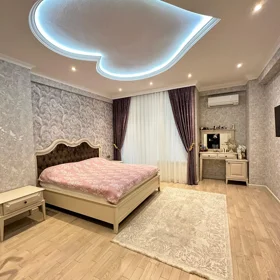 In Baku 193.0 m² apartment is for sale - Image 8