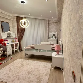 In Baku 193.0 m² apartment is for sale - Image 9