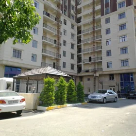 In Baku 181.0 m² apartment is for sale - Image 4