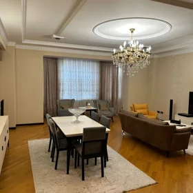 In Baku 200.0 m² apartment is for sale - Image 4