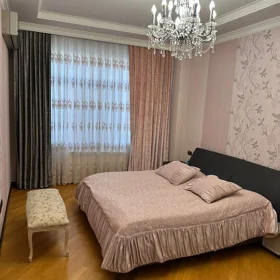 In Baku 200.0 m² apartment is for sale - Image 7
