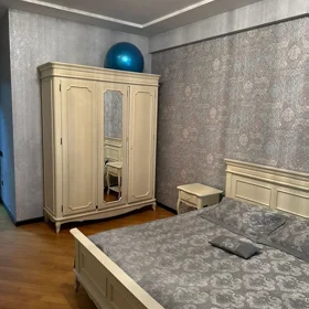 In Baku 200.0 m² apartment is for sale - Image 8