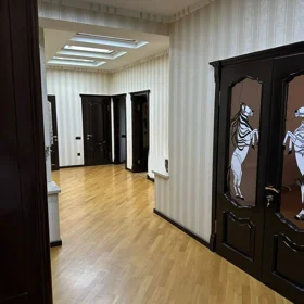 In Baku 200.0 m² apartment is for sale - Image 10