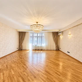 In Baku 245.0 m² apartment is for sale - Image 2