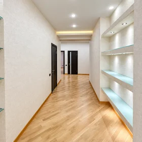 In Baku 245.0 m² apartment is for sale - Image 5