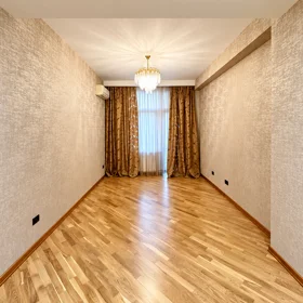 In Baku 245.0 m² apartment is for sale - Image 7