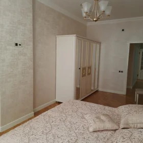 In Baku 140.0 m² apartment is for sale - Image 9