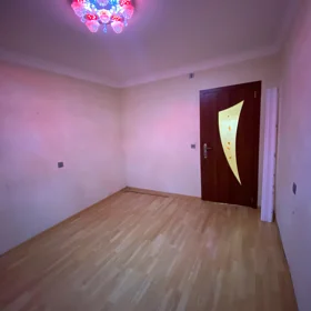 In Baku 70.0 m² apartment is for sale - Image 2