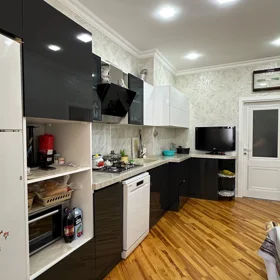 In Baku 85.0 m² apartment is for sale - Image 2
