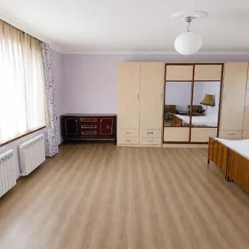 In nan 300.0 m² house with 5.0 rooms is for sale - Image 3