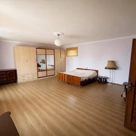 In nan 300.0 m² house with 5.0 rooms is for sale - Image 4