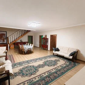 In nan 300.0 m² house with 5.0 rooms is for sale - Image 7