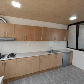 In nan 300.0 m² house with 5.0 rooms is for sale - Image 8