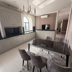 In Baku 345.0 m² apartment is for rent - Image 10
